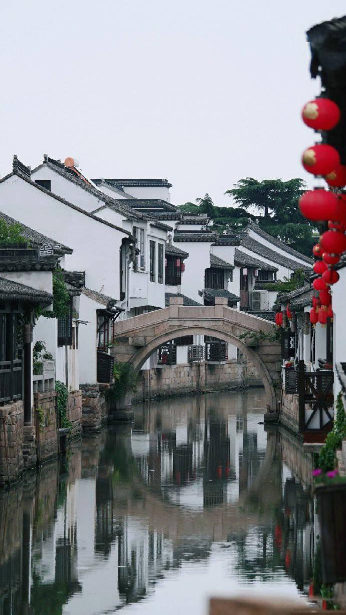 现在旗舰配置的手机只要2000多元？对不起我酸了